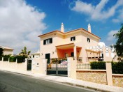 Exceptionally presented 3 bedroom villa
