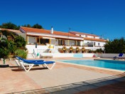 8 Bedroom Farmhouse With Bed & Breakfast License, Silves