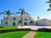 A glamorous villa in Goldra