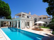 Bright 4 bedroom villa with fabulous lap pool