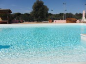 Country side villa with tennis court and two annexes 
