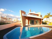 Unique High Standard 3 bedroom Villa with swimming pool