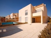 Excellent 4 bedroom Villa with swimming pool and garden 