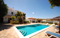 Charming 4 bedroom Villa with swimming pool, close to Beach