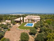 Fabulous spacious bright villa very private on large plot