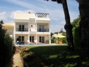 Modern and equipped villa great Rental Potential