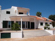 Excellent 4 bed villa with sea and country views