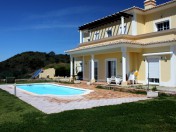 Villa with large plot on top of the hill with great views